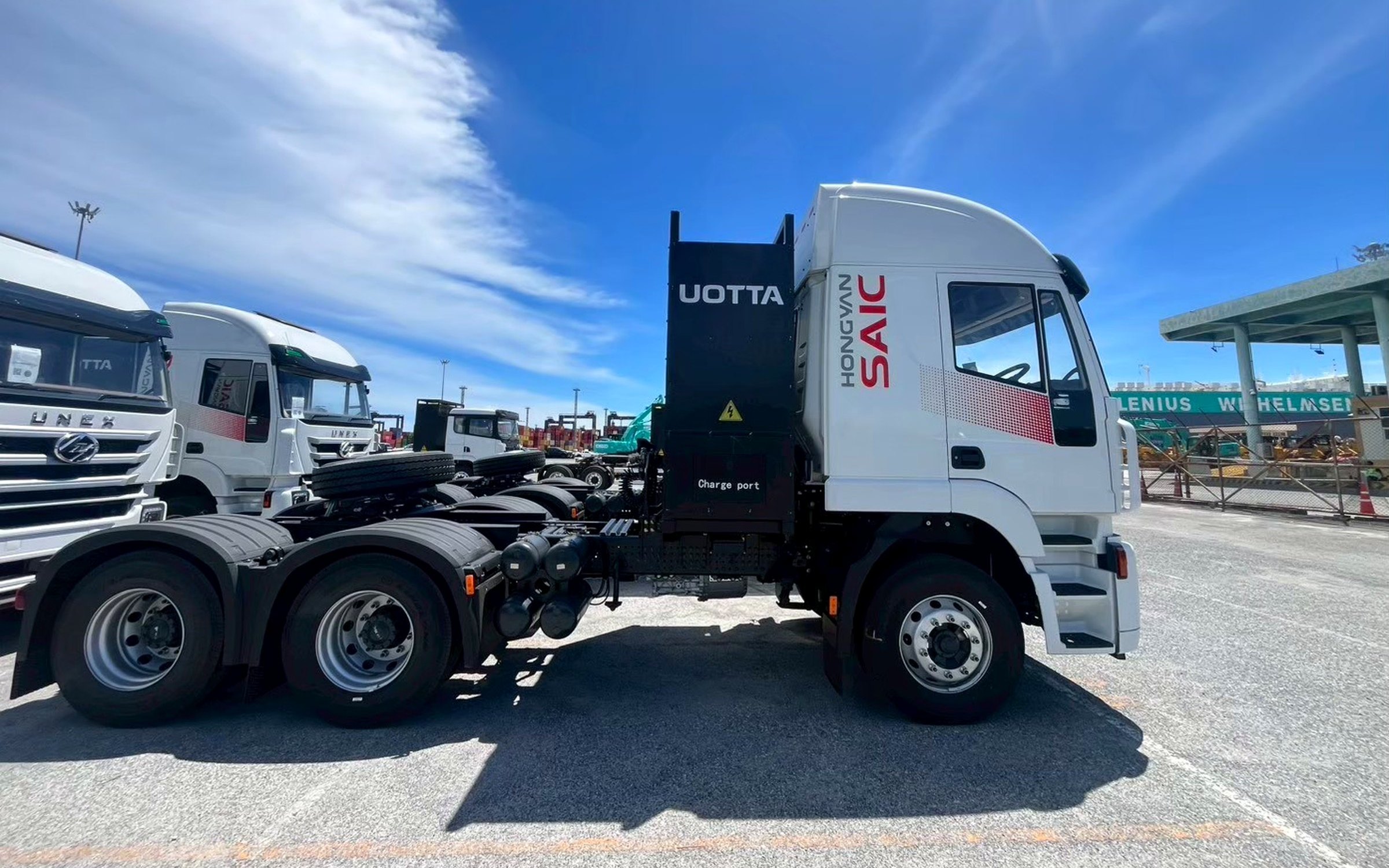 หัวลากไฟฟ้า UNEX EV 6x4 ที่ท่าเรือแหลมฉบัง